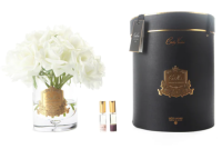 Большой букет белых роз в прозрачной вазе с золотом Cote Noire