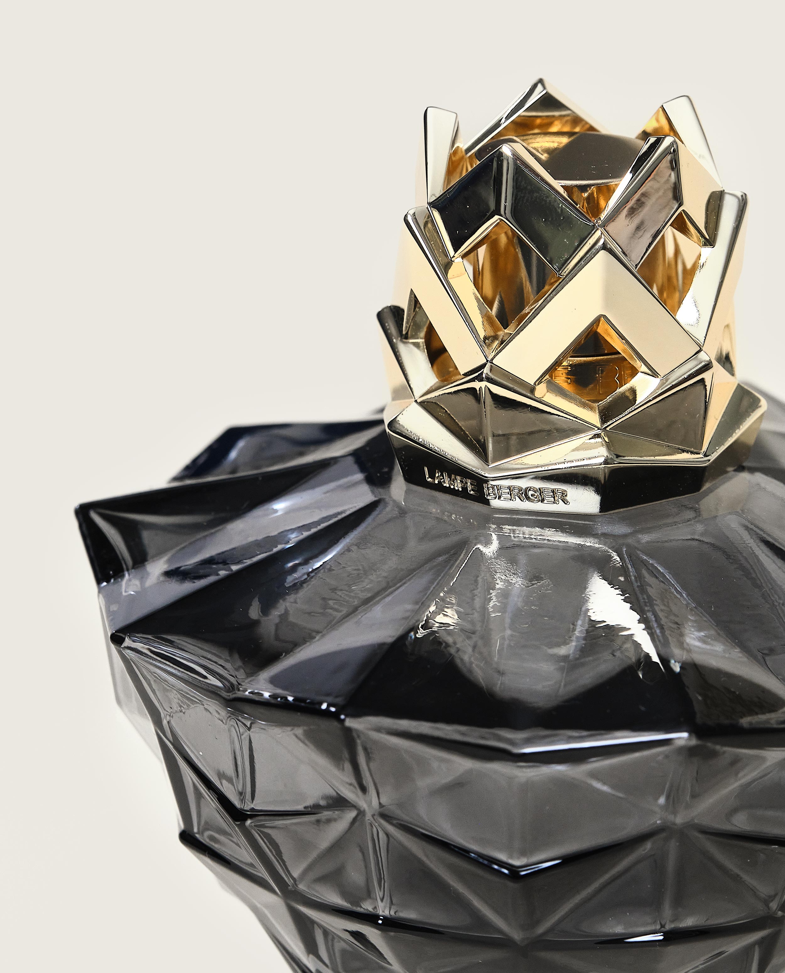 Лампа Берже "Кали" черная с ароматом "Ванильное Великолепие" 250мл Maison Berger