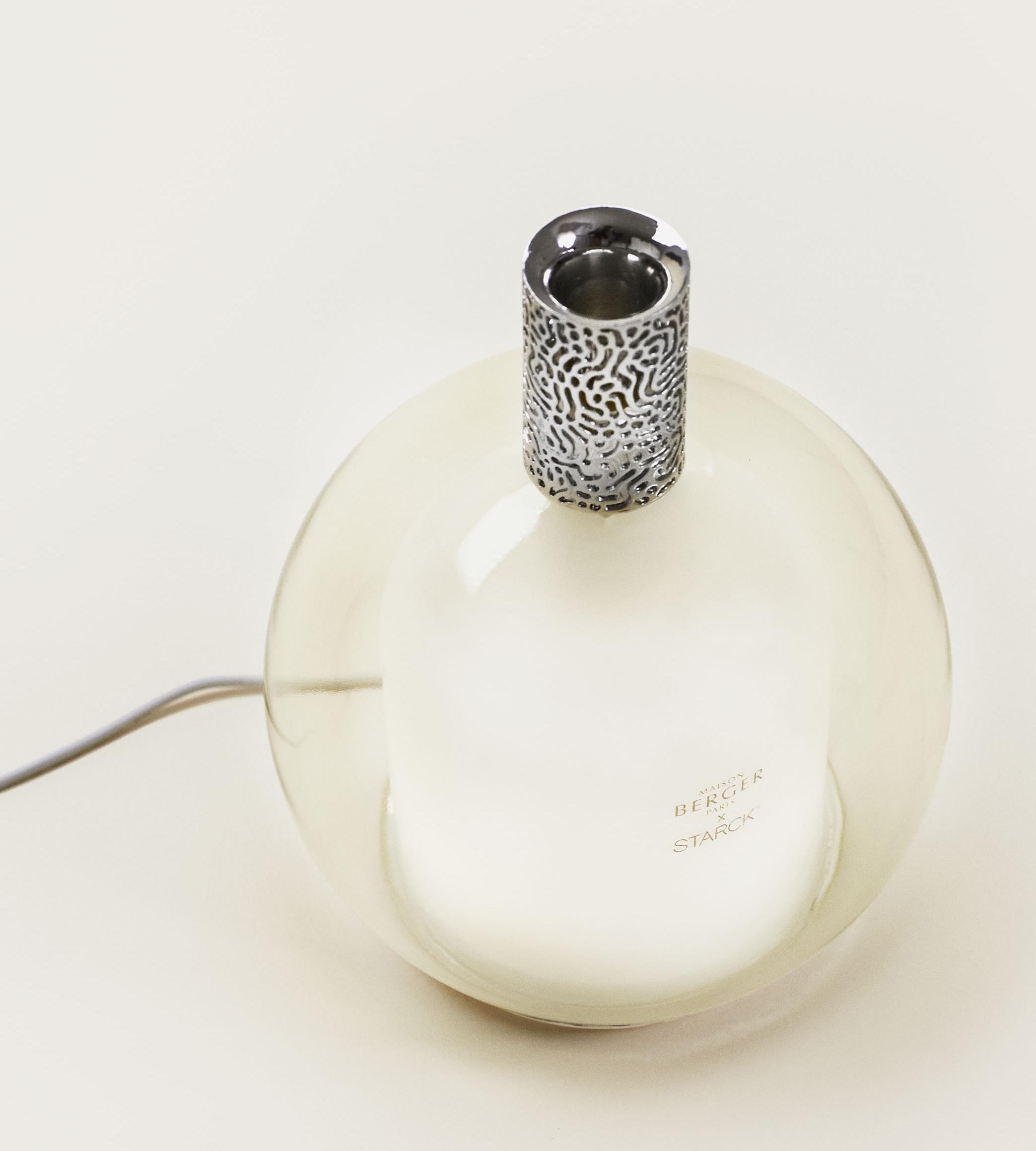 Аромалампа by Starck зеленая с ароматом Peau d'ailleurs 475мл Maison Berger