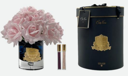 Большой букет розовых роз в темной вазе Cote Noire