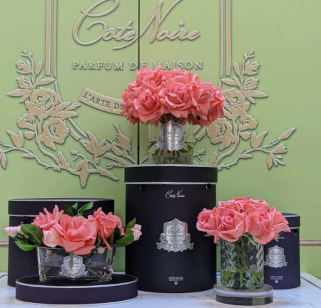 Аромабукет коралловых роз в прозрачной вазе "ёлочка" Cote Noire