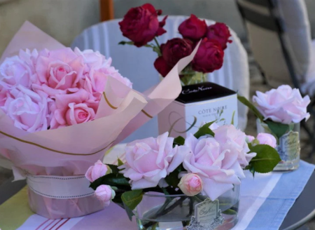 Аромабукет розовых роз в овальной прозрачной вазе серебро Cote Noire