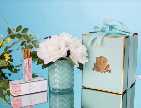 Букет белых роз в бирюзовой вазе "ёлочка" Cote Noire