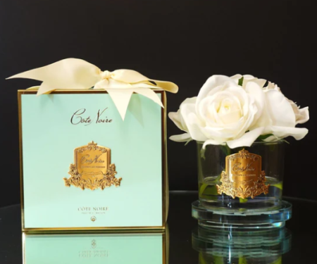 Букет 5 белых роз в прозрачной вазе Cote Noire