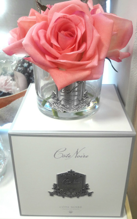 Аромабукет 5 роз коралловых в прозрачной вазе Cote Noire