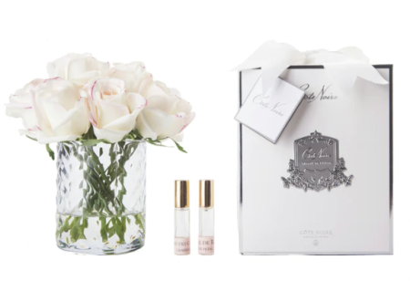 Букет светло-розовых роз в прозрачной вазе "ёлочка" белая коробка Cote Noire
