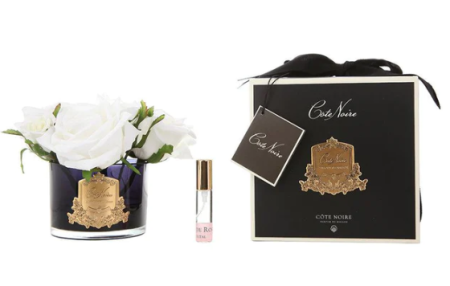 Букет 5 белых роз в темной вазе Cote Noire