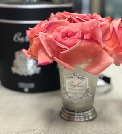 Аромабукет 7 роз персикового цвета в металлической вазе Cote Noire