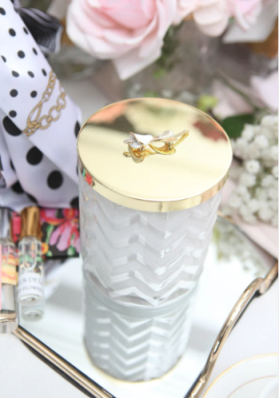 Набор "Цветы лилии" свеча 600гр и платок белый с черным Cote Noire