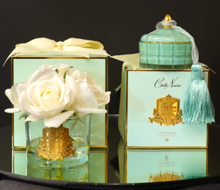 Букет 5 белых роз в прозрачной вазе Cote Noire