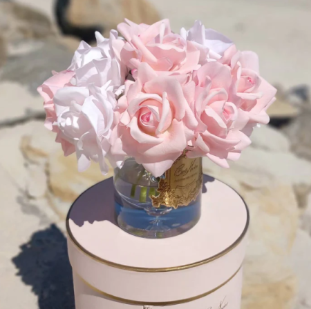 Большой букет розовых роз в прозрачной вазе с золотом Cote Noire